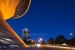 Architekturfotografie: BMW Welt München, BMW Museum, BMW Hochhaus bei Nacht | 4667 | © Effinger