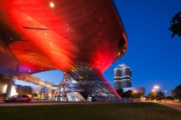 Architekturfotografie: BMW Welt München, BMW Museum, BMW Hochhaus bei Nacht | 5659 | © Effinger