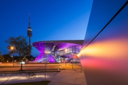 Architekturfotografie: BMW Welt München und Olympiaturm bei Nacht | 9959 | © Effinger